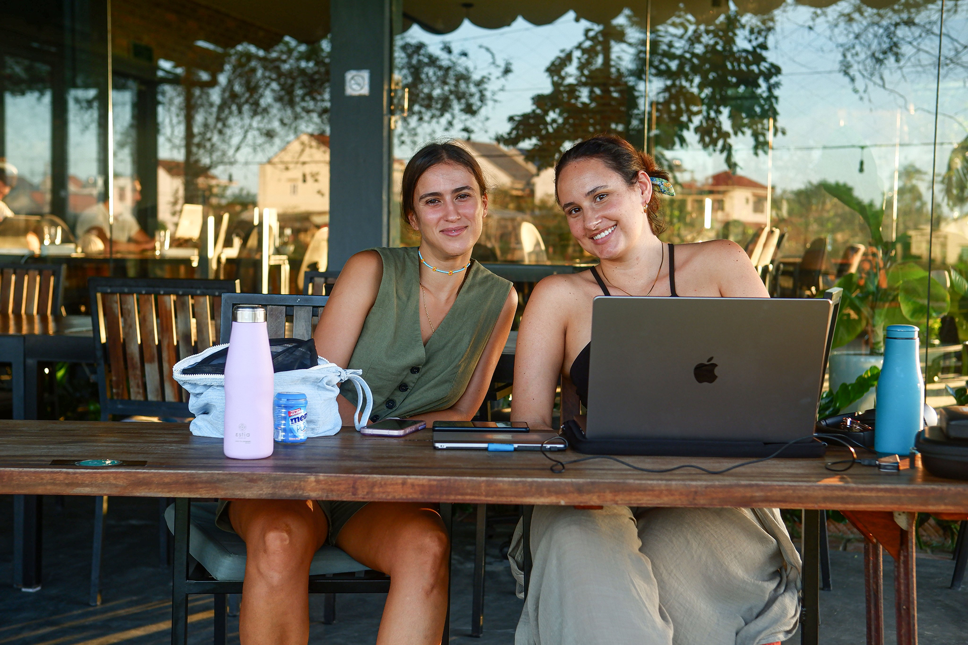 仲間との集合写真